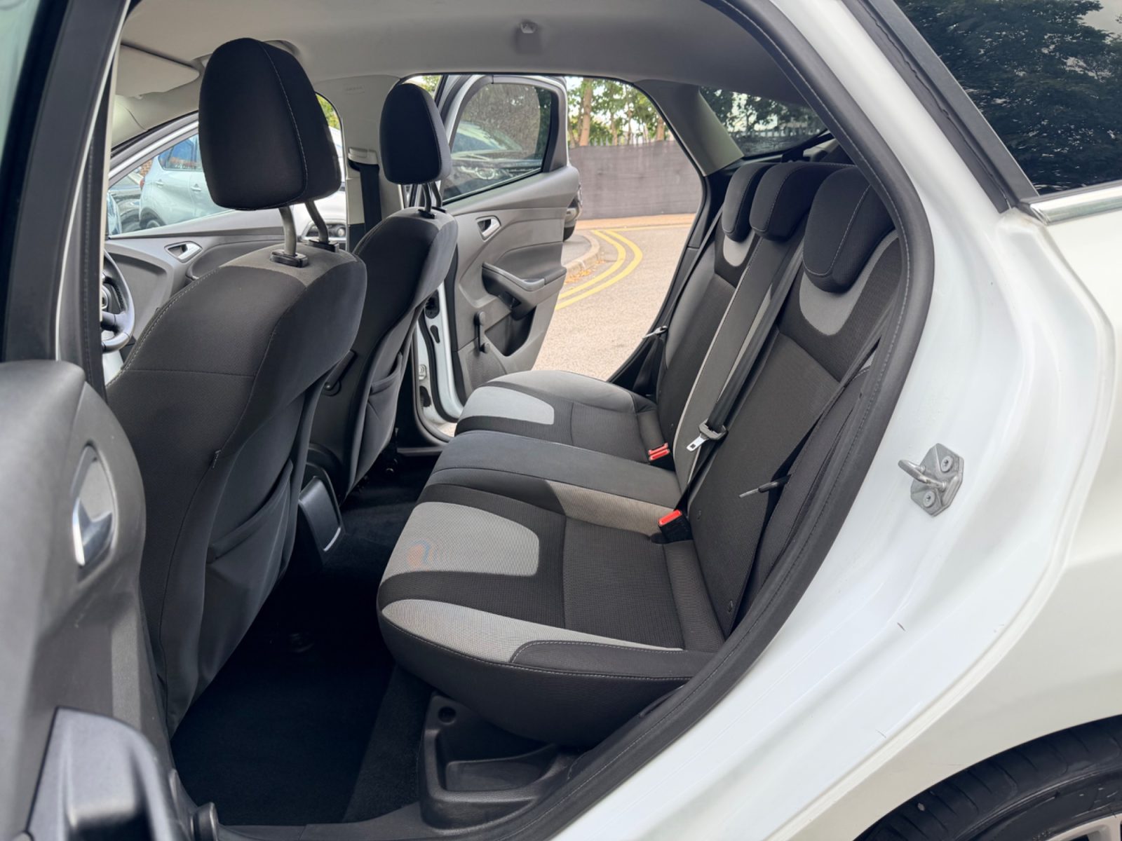 Ford Focus — photo 42