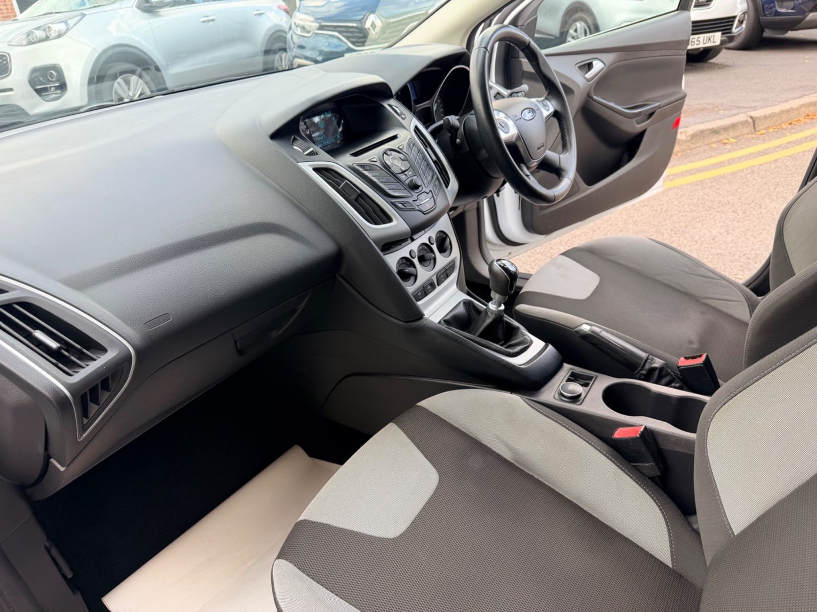 Ford Focus — photo 46
