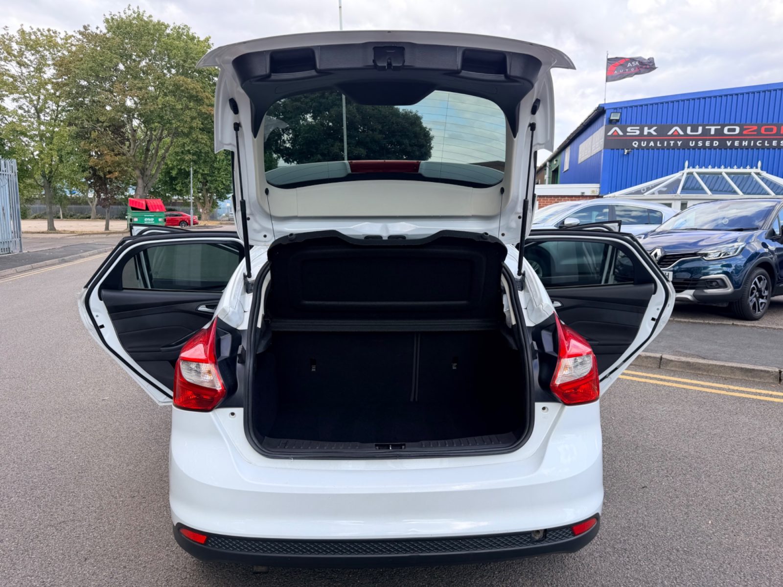 Ford Focus — photo 37