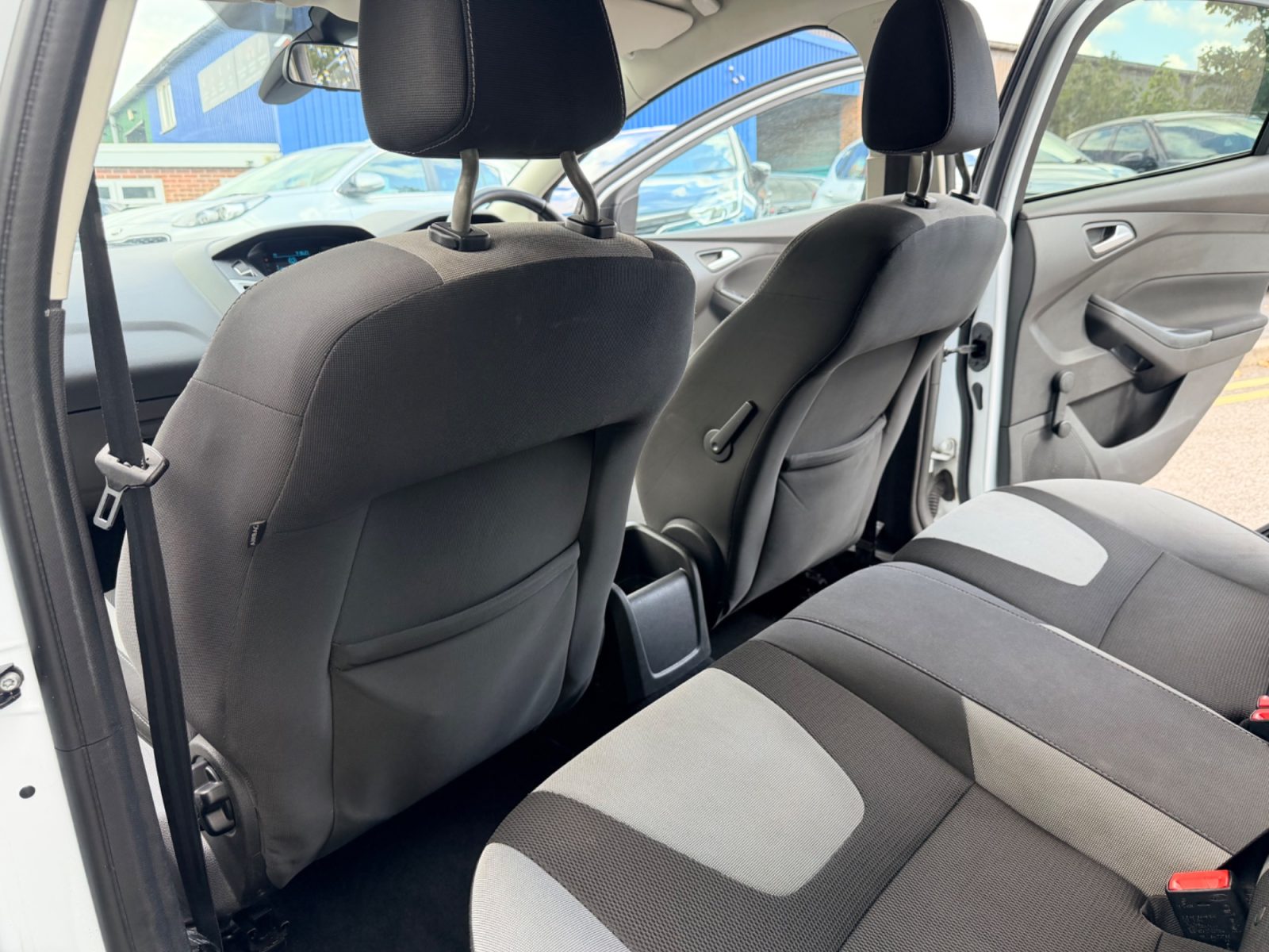 Ford Focus — photo 44