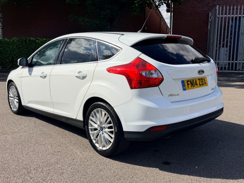 Ford Focus 1.0T EcoBoost Zetec Hatchback 5dr Petrol Manual Euro 5 (s/s) (125 ps) 2014 — photo 6 of 53