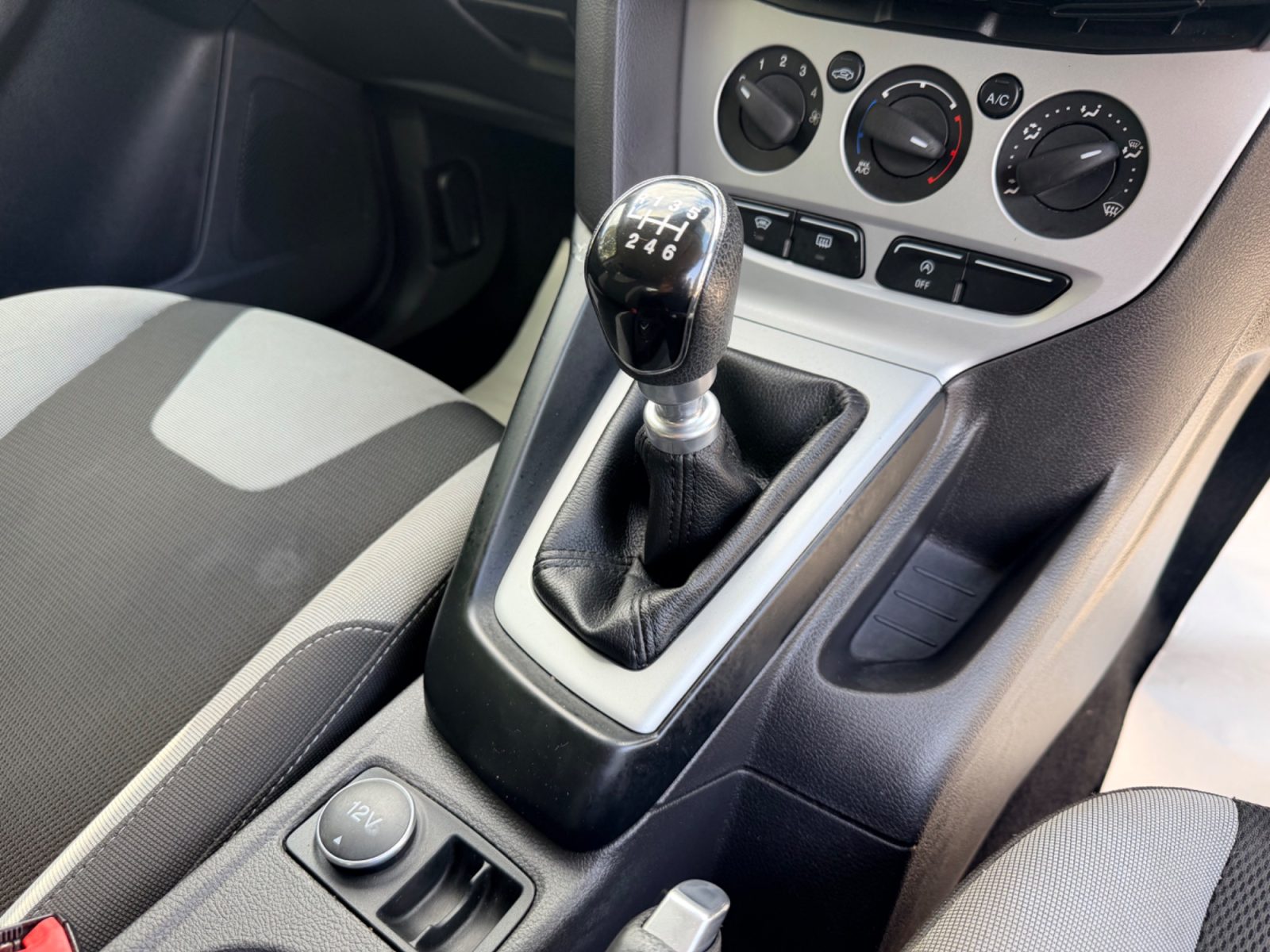 Ford Focus — photo 31