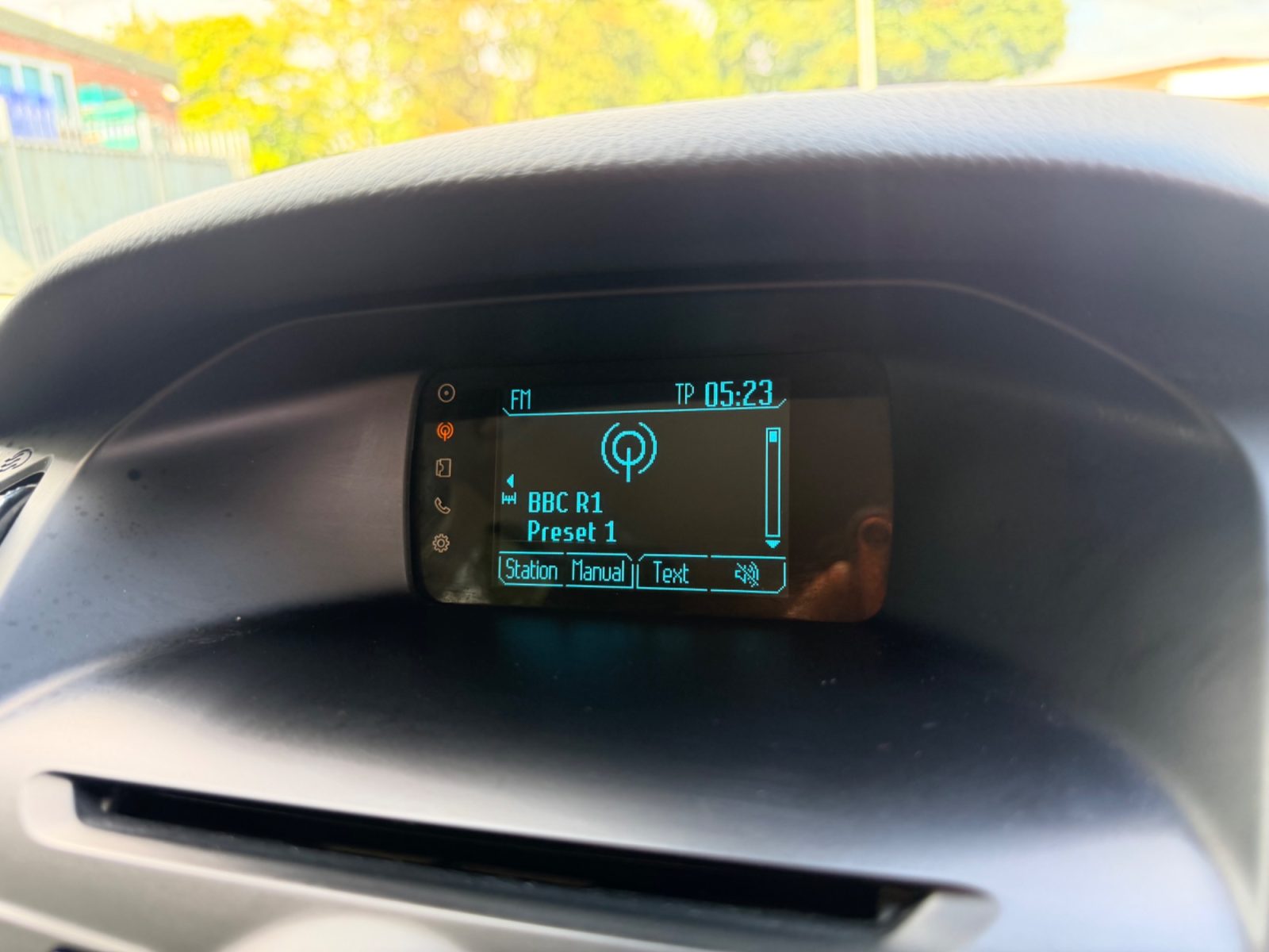 Ford Focus — photo 28