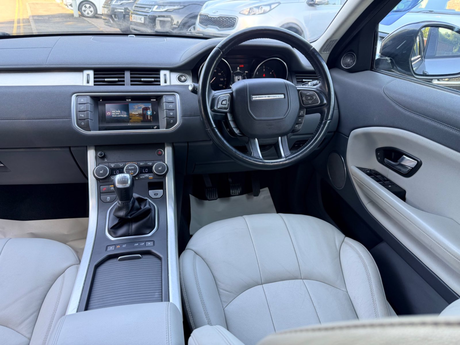 Land Rover — photo 3