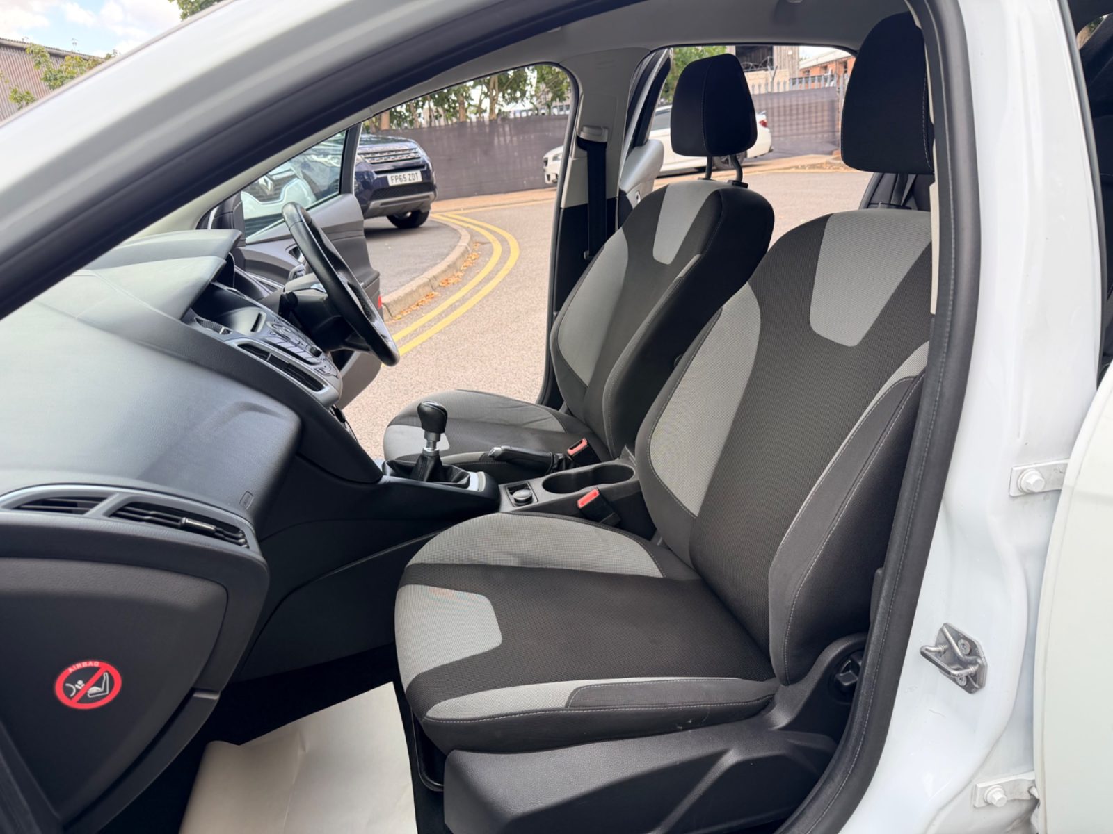 Ford Focus — photo 47