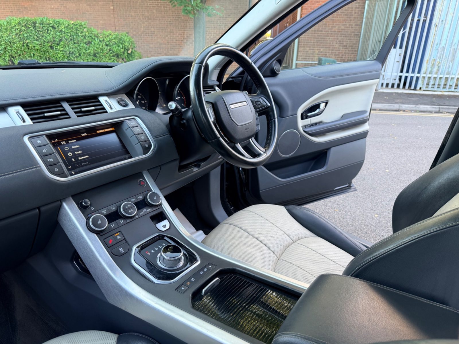 Land Rover Range Rover Evoque 2016 — photo 61