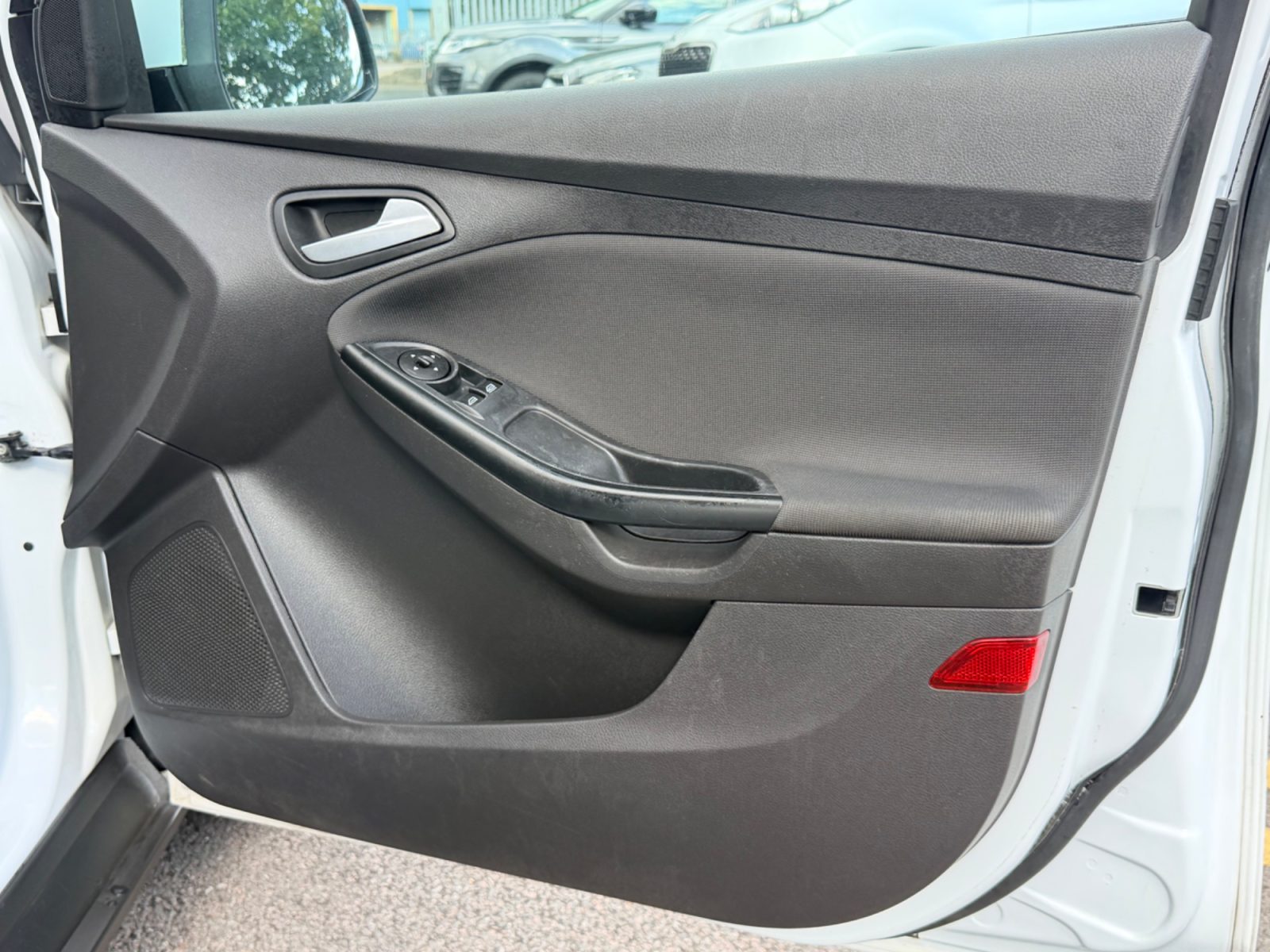 Ford Focus — photo 33