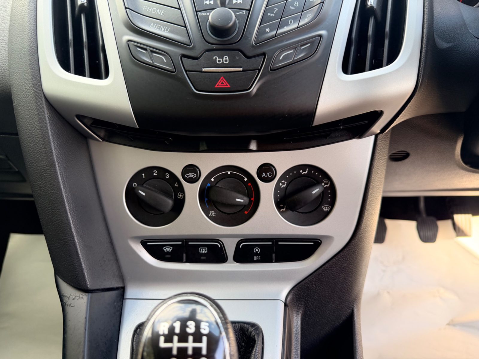 Ford Focus — photo 29