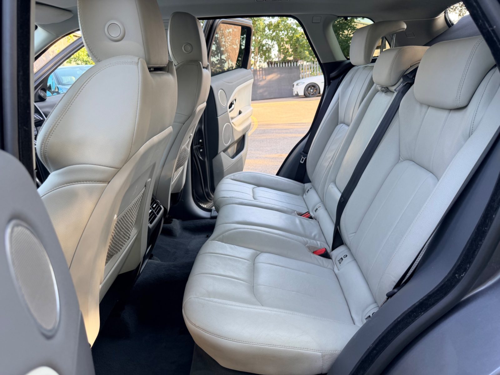 Land Rover — photo 37