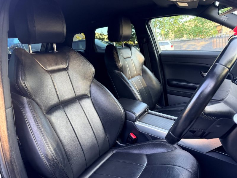 Land Rover Range Rover Evoque 2.0 TD4 SE 4WD Euro 6 (s/s) 5dr 2015 — photo 34 of 74