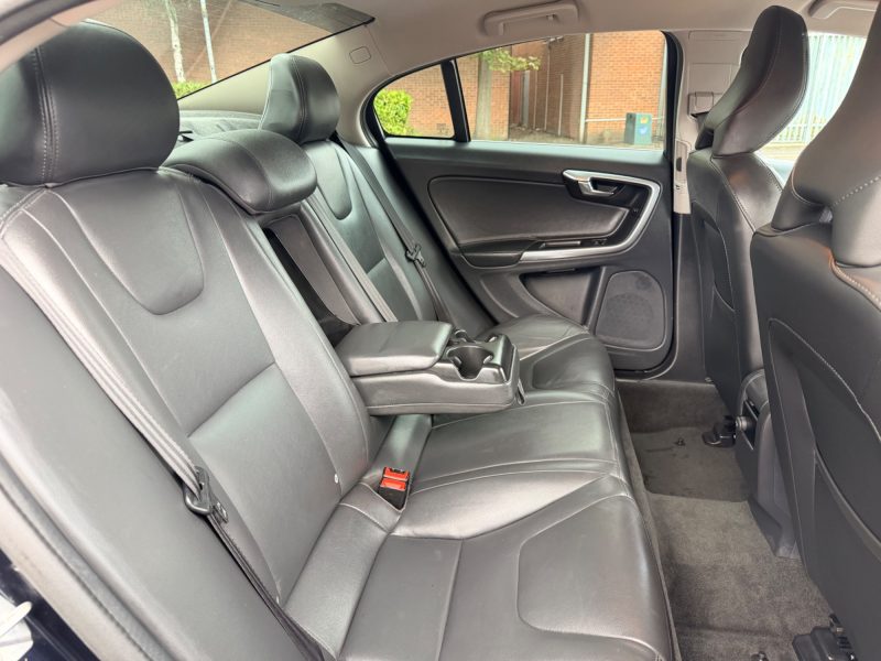Volvo S60 SE Lux Nav 2.0 D4 SE Lux Nav Saloon 4dr Diesel Manual Euro 6 (s/s) (190 ps) 2016 — photo 30 of 76