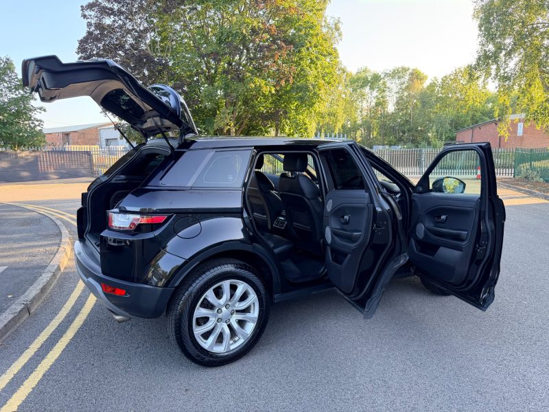 Land Rover Range Rover Evoque 2.0 TD4 SE 4WD Euro 6 (s/s) 5dr 2015 — photo 72 of 74