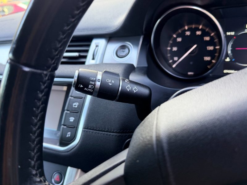 Land Rover Range Rover Evoque 2.0 TD4 SE 4WD Euro 6 (s/s) 5dr 2015 — photo 25 of 74