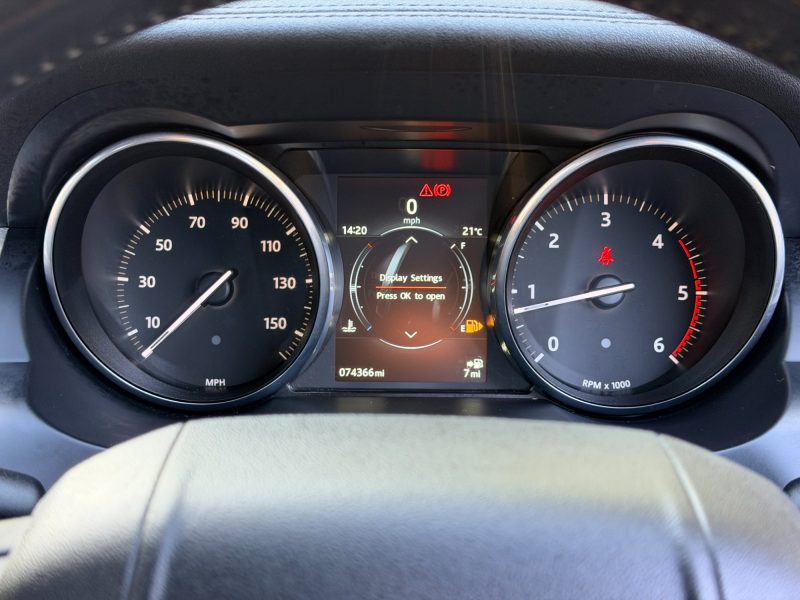 Land Rover Range Rover Evoque 2.0 TD4 SE 4WD Euro 6 (s/s) 5dr 2015 — photo 68 of 74