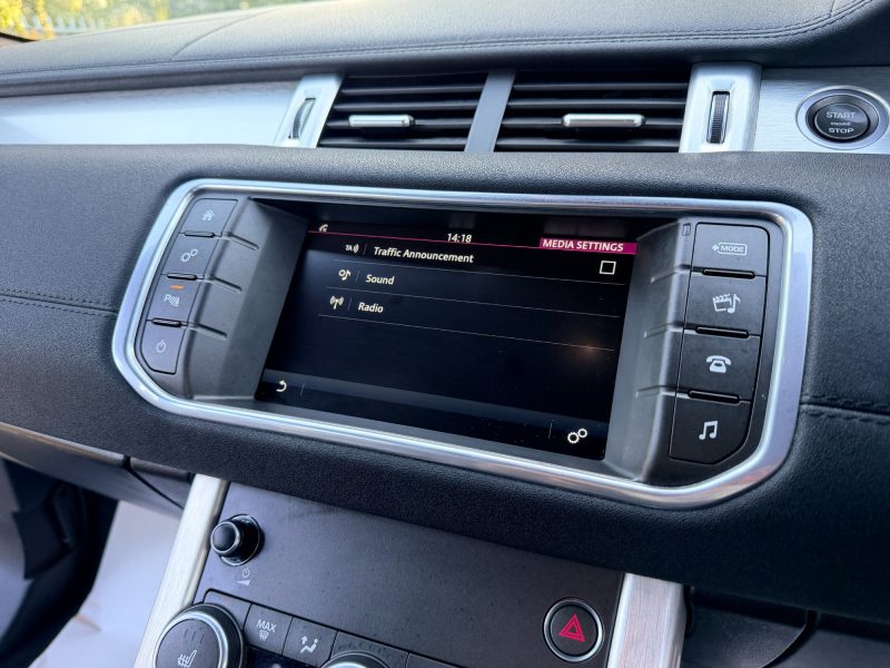 Land Rover Range Rover Evoque 2.0 TD4 SE 4WD Euro 6 (s/s) 5dr 2015 — photo 63 of 74