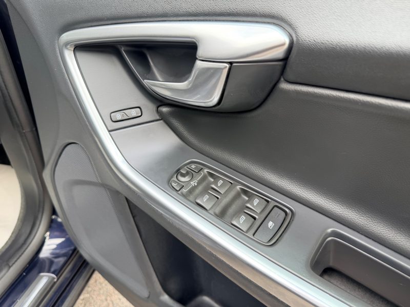 Volvo S60 SE Lux Nav 2.0 D4 SE Lux Nav Saloon 4dr Diesel Manual Euro 6 (s/s) (190 ps) 2016 — photo 46 of 76