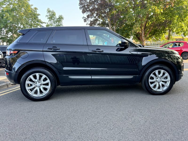 Land Rover Range Rover Evoque 2.0 TD4 SE 4WD Euro 6 (s/s) 5dr 2015 — photo 10 of 74