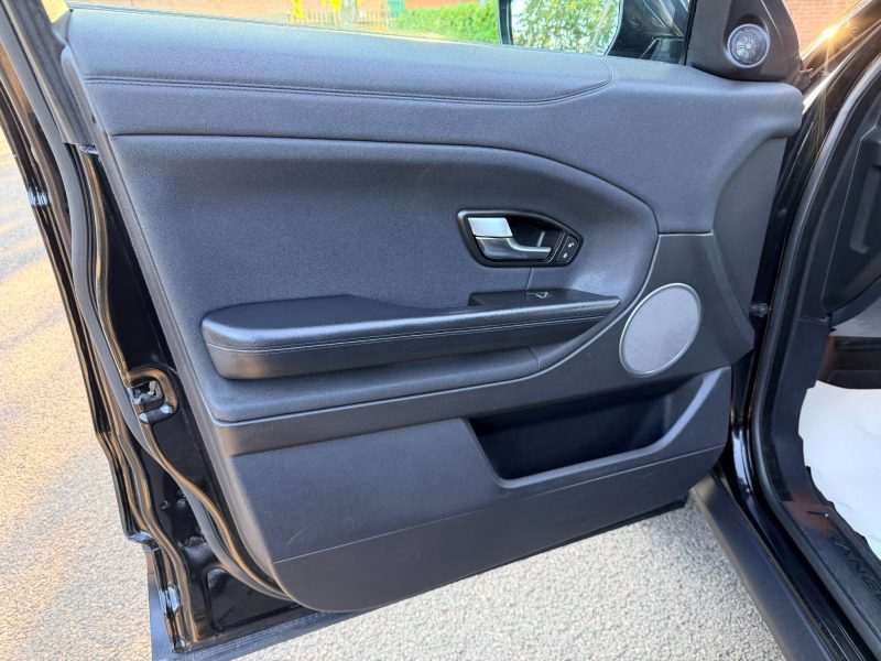 Land Rover Range Rover Evoque 2.0 TD4 SE 4WD Euro 6 (s/s) 5dr 2015 — photo 50 of 74