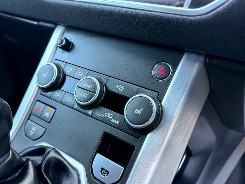 Land Rover Range Rover Evoque 2.0 TD4 SE 4WD Euro 6 (s/s) 5dr 2015 — photo 31 of 74