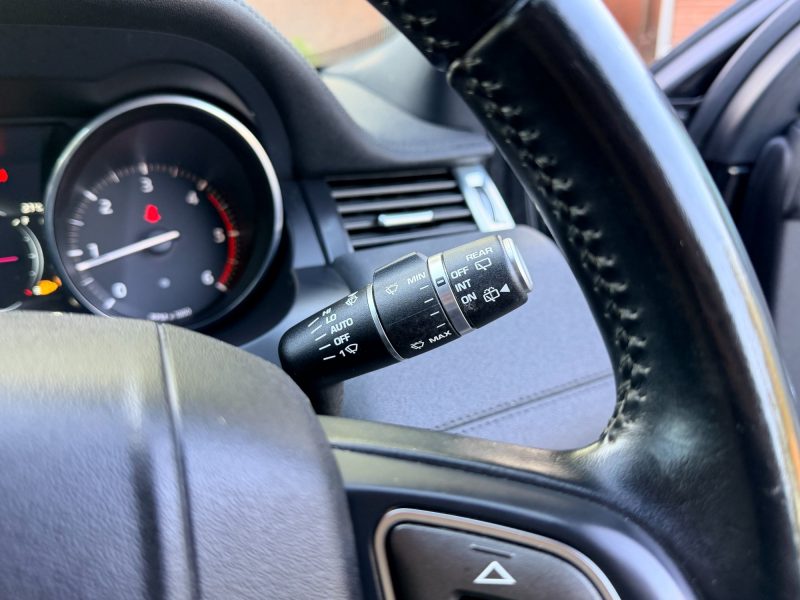 Land Rover Range Rover Evoque 2.0 TD4 SE 4WD Euro 6 (s/s) 5dr 2015 — photo 24 of 74