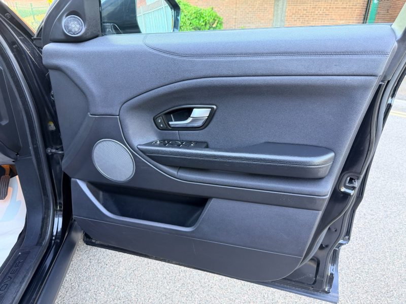 Land Rover Range Rover Evoque 2.0 TD4 SE 4WD Euro 6 (s/s) 5dr 2015 — photo 47 of 74