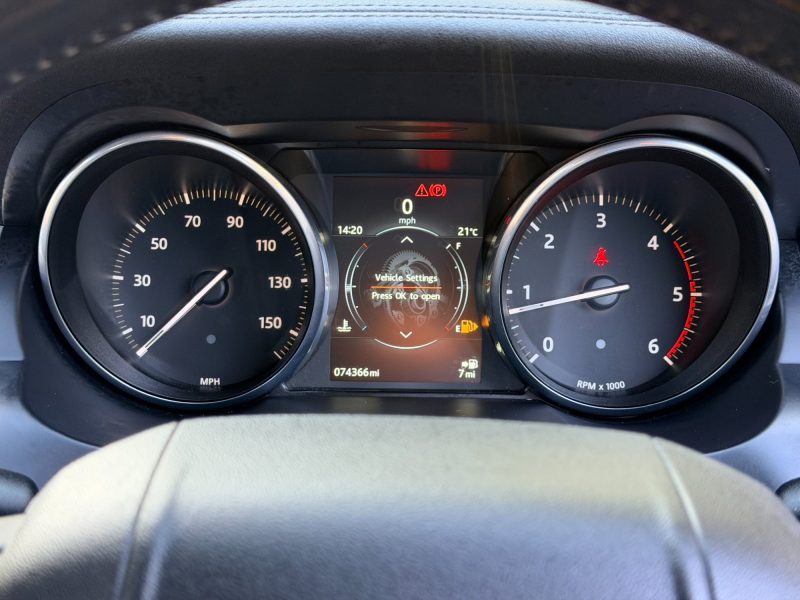 Land Rover Range Rover Evoque 2.0 TD4 SE 4WD Euro 6 (s/s) 5dr 2015 — photo 69 of 74
