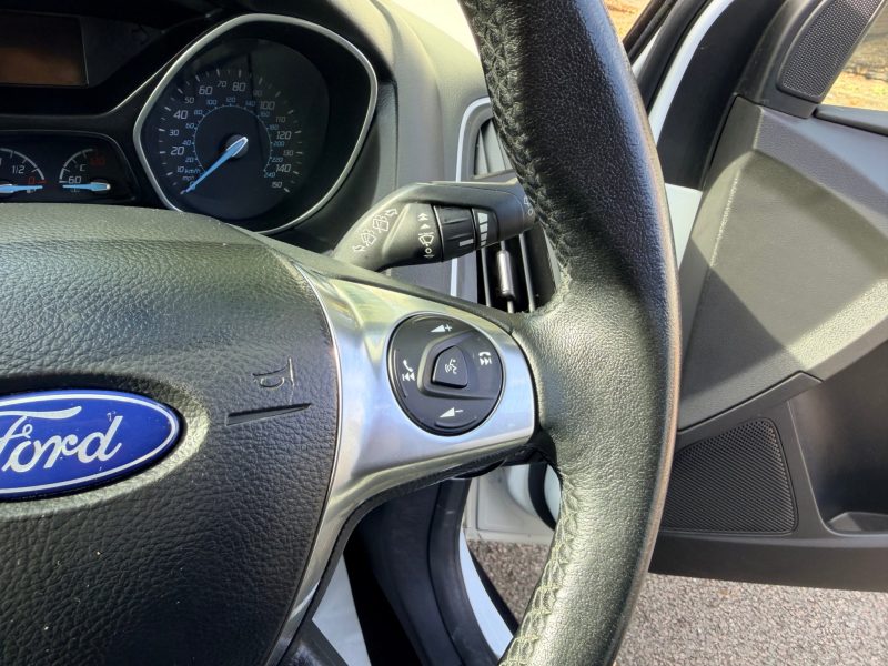 Ford Focus 1.0 125 EcoBoost Titanium 5dr 2013 — photo 18 of 69