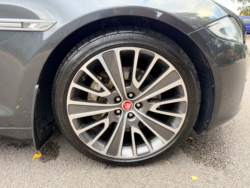 Jaguar XJ 3.0d V6 Autobiography 4dr Auto [LWB] 2016 — photo 19 of 108