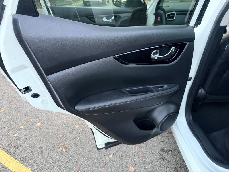 Nissan Qashqai 1.2 DiG-T Tekna [Non-Panoramic] 5dr 2017 — photo 65 of 91