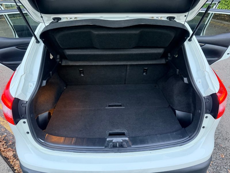 Nissan Qashqai 1.2 DiG-T Tekna [Non-Panoramic] 5dr 2017 — photo 59 of 91