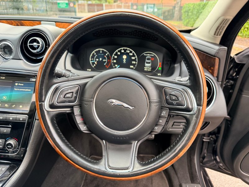 Jaguar XJ 3.0d V6 Autobiography 4dr Auto [LWB] 2016 — photo 34 of 108