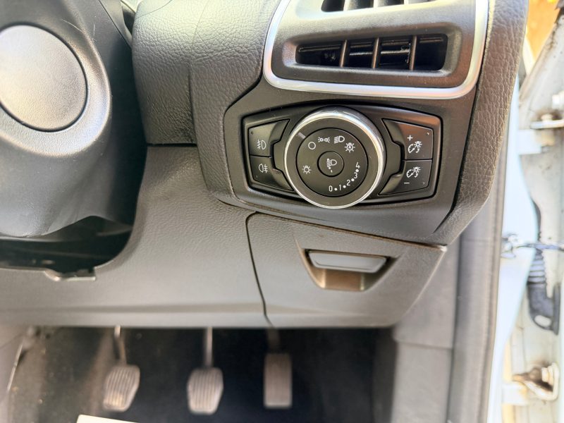 Ford Focus 1.0 125 EcoBoost Titanium 5dr 2013 — photo 17 of 69