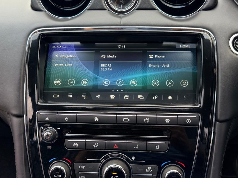 Jaguar XJ 3.0d V6 Autobiography 4dr Auto [LWB] 2016 — photo 98 of 108