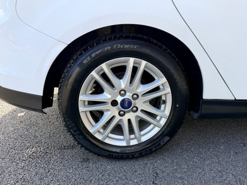 Ford Focus 1.0 125 EcoBoost Titanium 5dr 2013 — photo 9 of 69