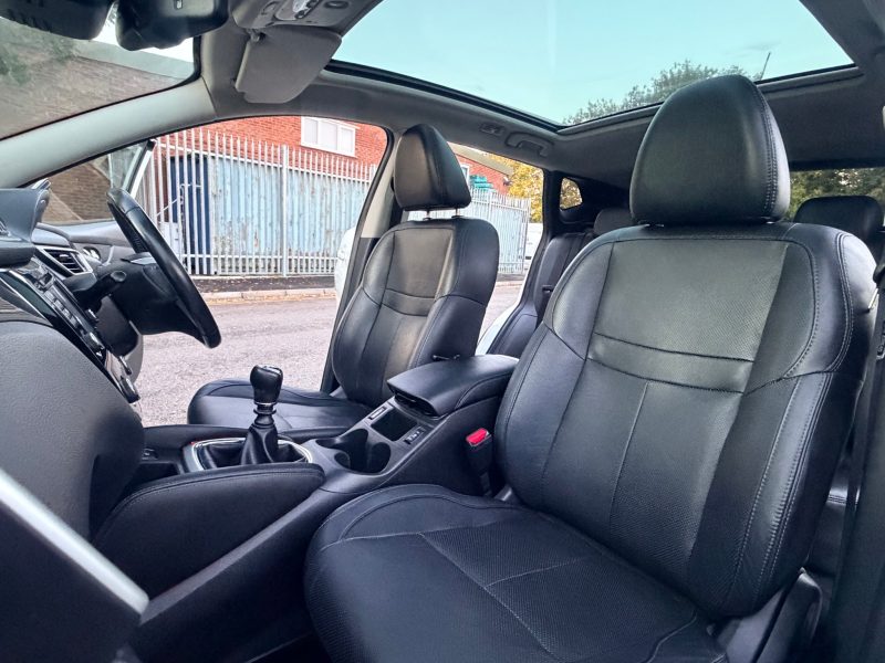 Nissan Qashqai 1.2 DiG-T Tekna [Non-Panoramic] 5dr 2017 — photo 26 of 91