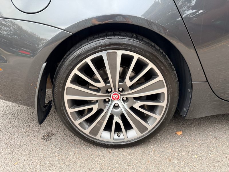 Jaguar XJ 3.0d V6 Autobiography 4dr Auto [LWB] 2016 — photo 18 of 108