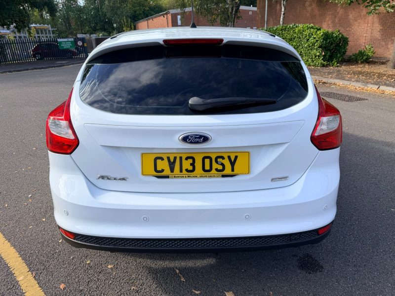 Ford Focus 1.0 125 EcoBoost Titanium 5dr 2013 — photo 54 of 69