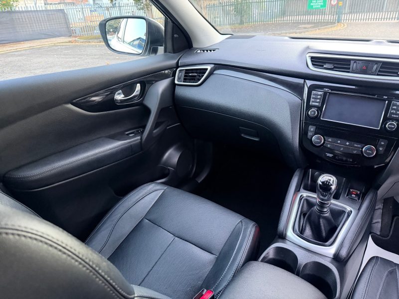 Nissan Qashqai 1.2 DiG-T Tekna [Non-Panoramic] 5dr 2017 — photo 16 of 91