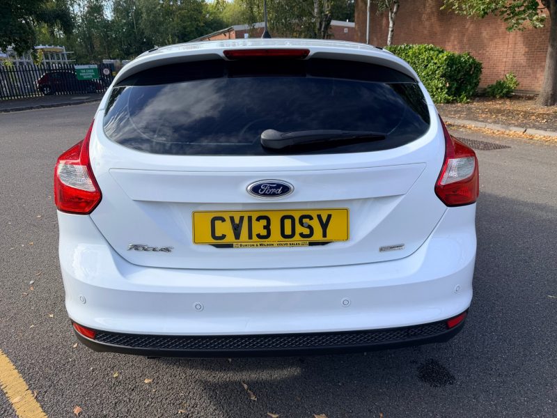 Ford Focus 1.0 125 EcoBoost Titanium 5dr 2013 — photo 55 of 69