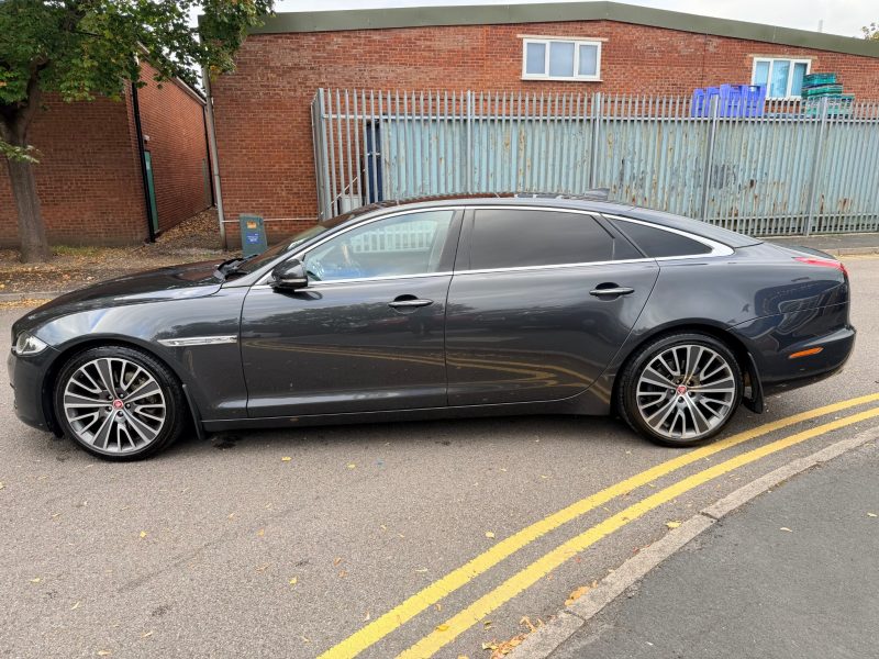 Jaguar XJ 3.0d V6 Autobiography 4dr Auto [LWB] 2016 — photo 15 of 108