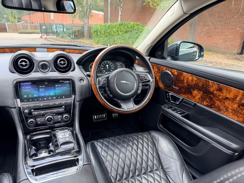 Jaguar XJ 3.0d V6 Autobiography 4dr Auto [LWB] 2016 — photo 2 of 108