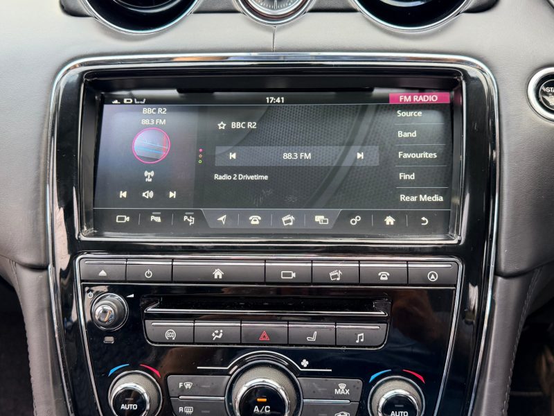 Jaguar XJ 3.0d V6 Autobiography 4dr Auto [LWB] 2016 — photo 97 of 108