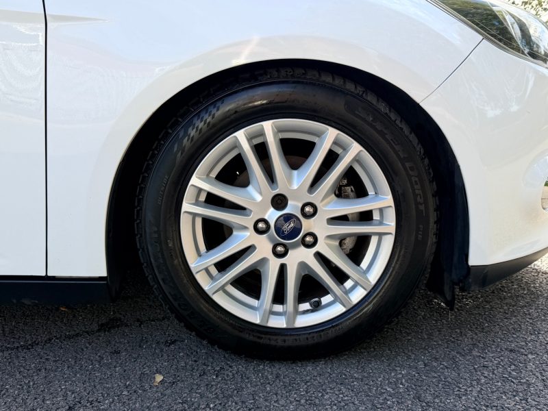Ford Focus 1.0 125 EcoBoost Titanium 5dr 2013 — photo 8 of 69