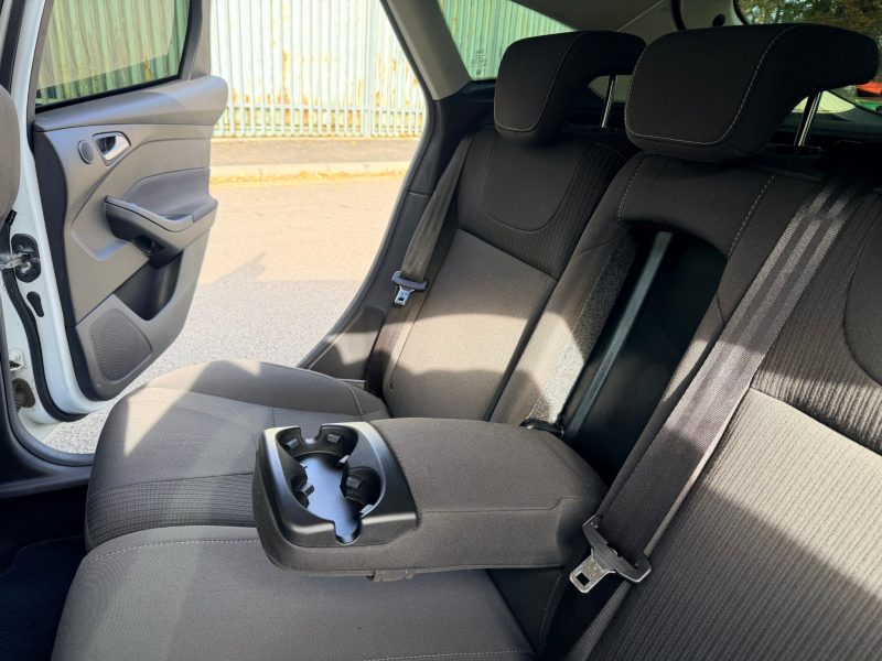 Ford Focus 1.0 125 EcoBoost Titanium 5dr 2013 — photo 38 of 69