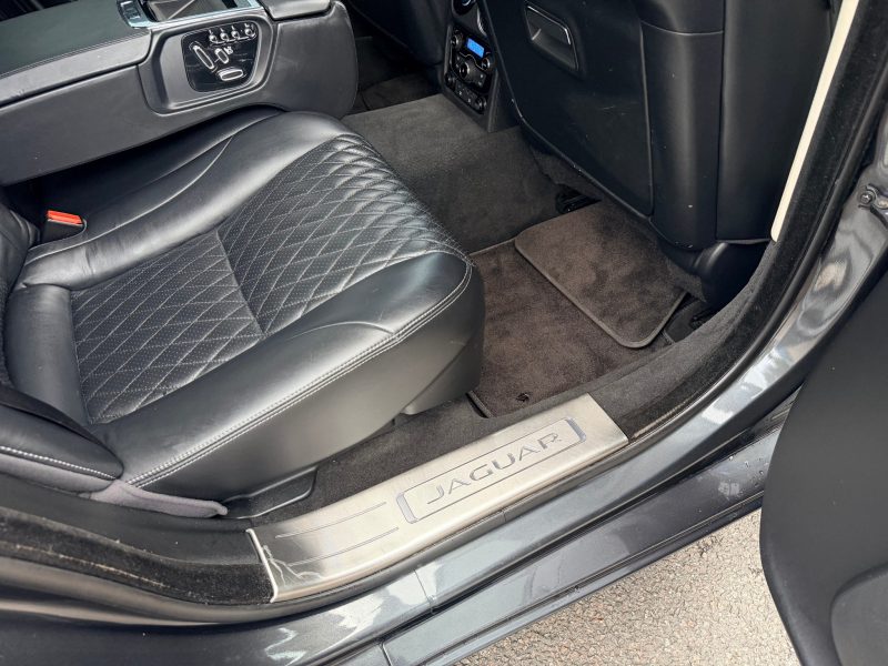 Jaguar XJ 3.0d V6 Autobiography 4dr Auto [LWB] 2016 — photo 52 of 108