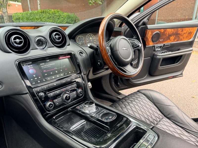 Jaguar XJ 3.0d V6 Autobiography 4dr Auto [LWB] 2016 — photo 81 of 108