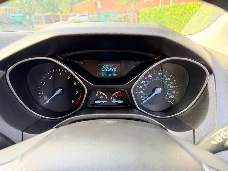 Ford Focus 1.0 125 EcoBoost Titanium 5dr 2013 — photo 61 of 69