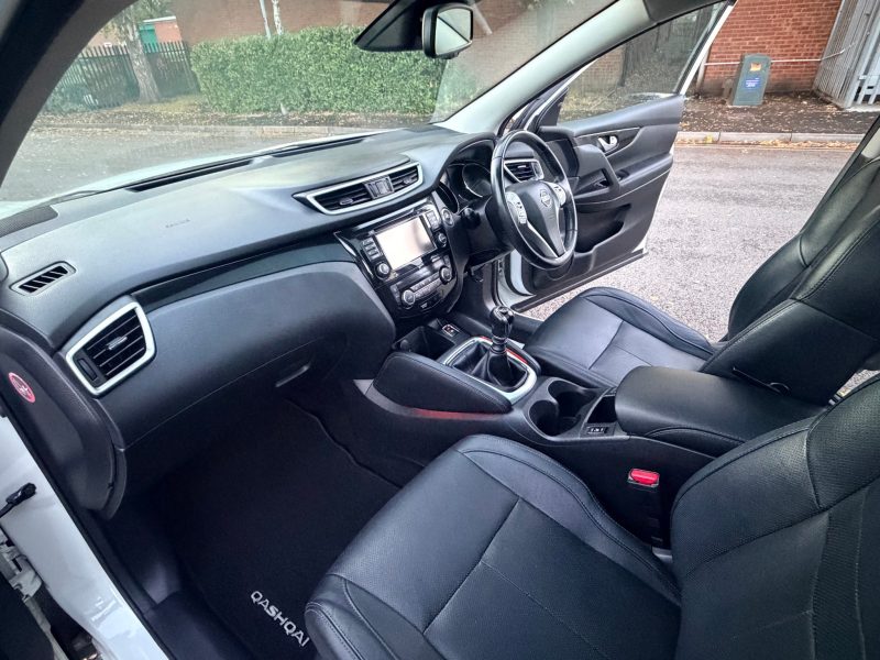 Nissan Qashqai 1.2 DiG-T Tekna [Non-Panoramic] 5dr 2017 — photo 27 of 91