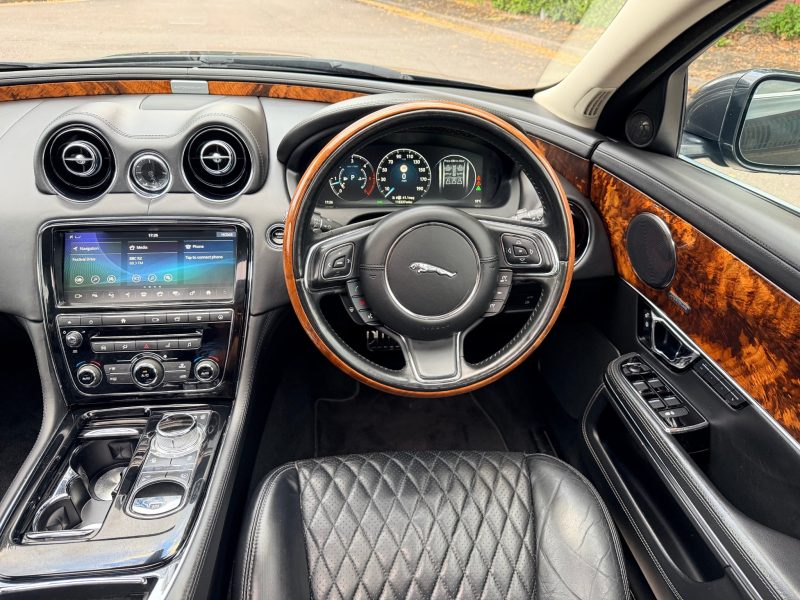 Jaguar XJ 3.0d V6 Autobiography 4dr Auto [LWB] 2016 — photo 23 of 108