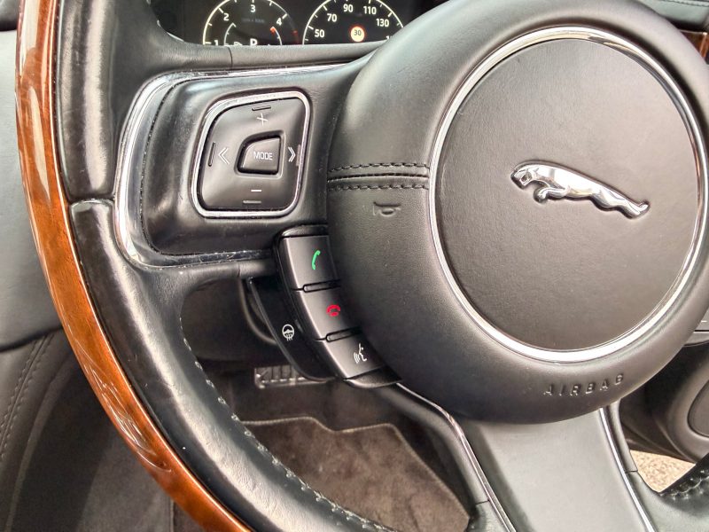 Jaguar XJ 3.0d V6 Autobiography 4dr Auto [LWB] 2016 — photo 33 of 108